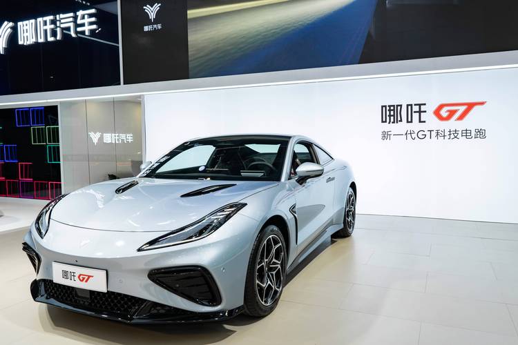 深圳光明区阳维志企业管理咨询哪吒汽车在智能汽车领域的表现，领途汽车在新能源汽车市场中的影响力